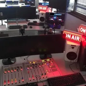 broadcast-radio-fm-studio-f
